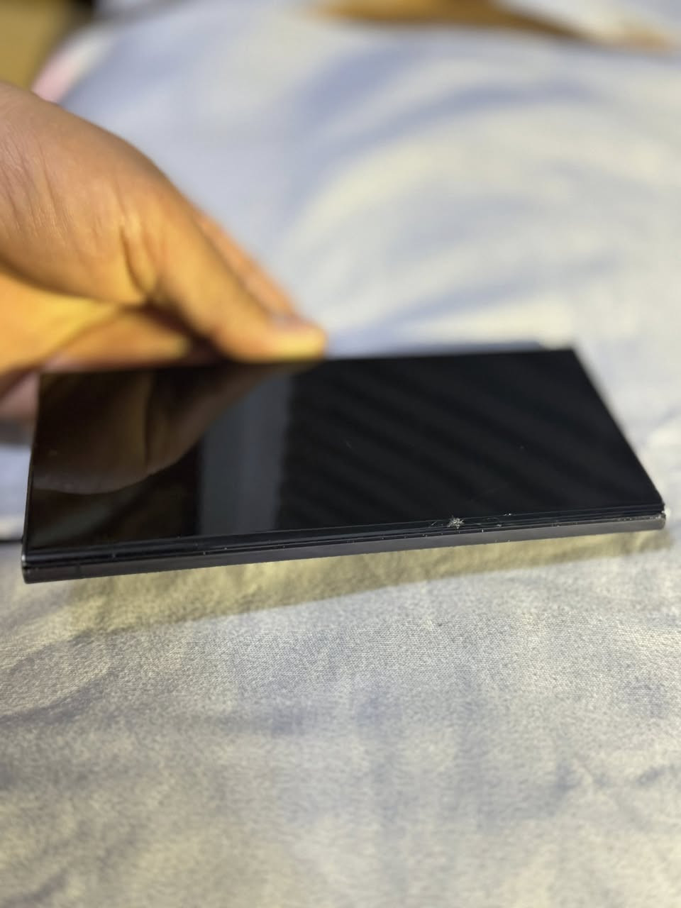 اس ٢٣ الترا مع ملحقاته للبيع  ذاكره ٢٥٦ بي فطر  بالشاشه بدون تأثير كما موضح بالصور السعر ٦٠٠ الف بي مجال بسيط. ***********
