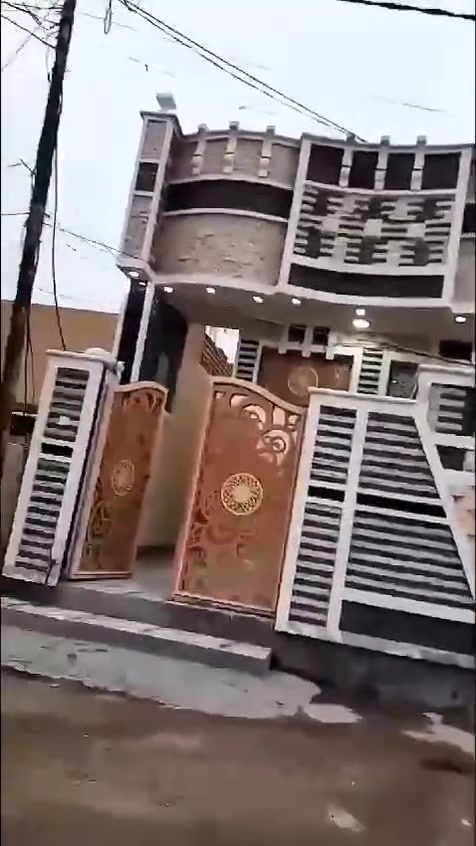 السلام عليكم عندي بيت للبيع بسبع البور منطقة الالف
مساحه البيت :110 م
واجهه : 5.5
نزال: 20
يحتوي على 2 نوم
البيت طابق ونص و بيتونه و سطح 
الطابق الاول : طرمه وحمام خارجي و مدخلين للبيت استقبال و مطبخ و هول و غرفه نوم جوه و منور و مغاسل مشترك
الطابق الثاني : غرفه نوم مع مغاسل مشترك  و درج للبيتونه و السطح 
 تطبيك هاي السنه و البيت بناء 2020 نظيف جداً جداً 
السعر ب80 مليون و بي مجال 
للاستفسار اكثر الاتصال على الرقم ***********
