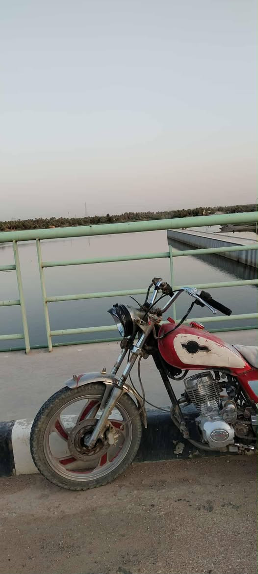 سلام عليكم اللهم صلي على محمد دراجه جونده كلك كلك للبيع موديل 2011 أبيعك كوم حديد بس هيه تعبانه تشتقل كلشمابيها بس تريد جوب تاير الوراني شقاله وسعر 150قفل مكان خان النص عمود 842هاذه  رقمي (***********)
