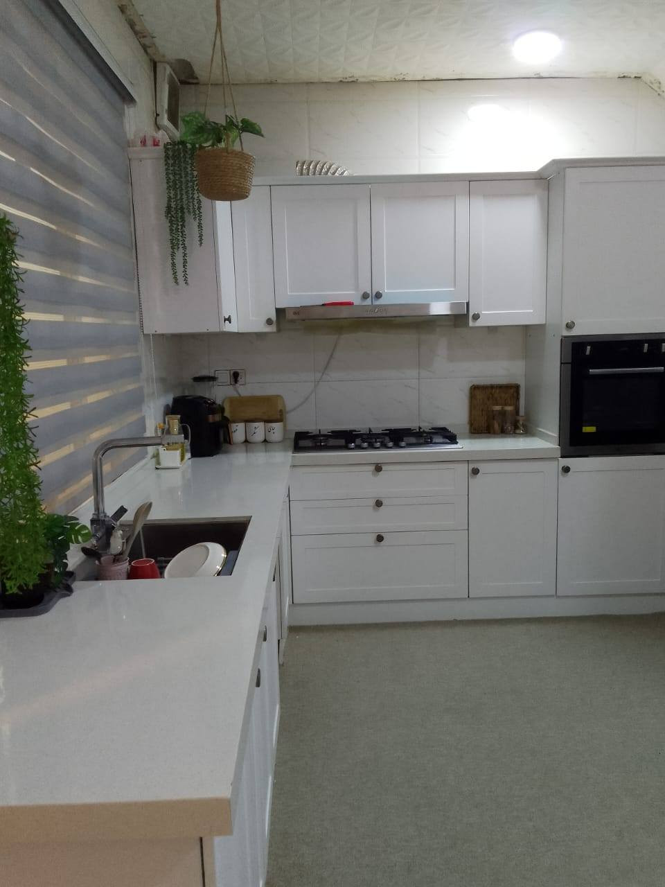 دار للبيع. مساحه 100متر واجهه 5 النزال 20 يحتوى الطابق الارضي غرفه نوم وكلدور ومطبخ ومجمع صحيات  والطابق الثاني. غرفه نوم شارع تبليط ومجاري عنوان شارع 80خلف مول نون  الاستفسار***********
