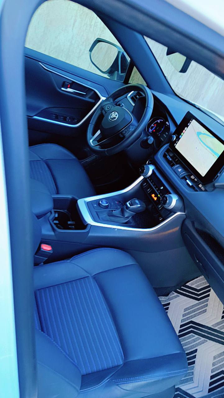 سلام عليكم تيوتا راف فور هايبرد قليل صرف الوقود علامه سزرقه موديل 2023 رقم جديد وارد امريكي كشنات جلد تدفئه وتبريد ماشيه 24 الف بنرامه قماره بلاك اسود ويل حجم 18 شاشه جبيره كار بلي.كامل جاهزه مرقم بغداد تحويل ثانيوم كامل مابيه ولا عطل حادث مبدل بس بنيد مابيه صبغ فءه XSE سعره 268 ورقه  المكان الرمادي الخالديه الرقم ***********
