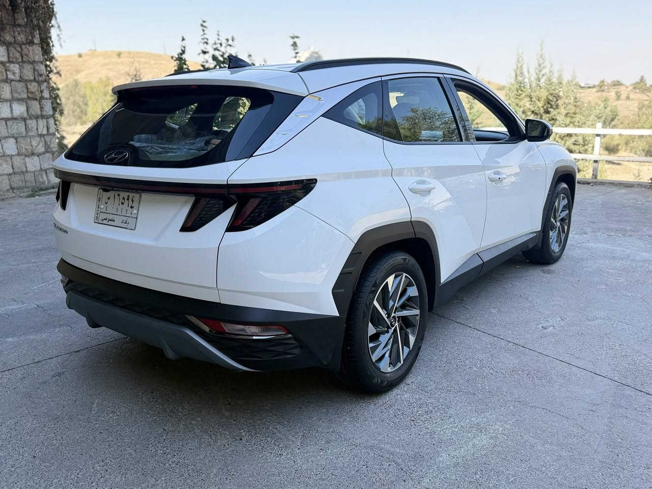 سلام عليكم توكسن البيع موديل 2024 سياره مكفوله بيها طخه بجاملع الخلفي موضحه بصوره سياره بسمي  رقم سياره نكليزي جديد  ماشيه 40 الف  ضمان شركه رقم تلفون سعر.  220$ ***********.  ***********
