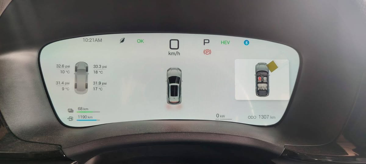 بي واي دي سونك بلاس DM-i  PHEV  موديل ٢٠٢٥ رقم بغداد لون رصاصي ماشيه ١٤٠٠ كم يعني حالها حال الزيرو ماخذها من شركة ديار الكرم

المواصفات هواي بس ابرزها :
٣ انظمة تشغيل ( كهرباء ، بنزين ، كهرباء و بنزين )
 ٤ انظمة قيادة ( عادي ، اقتصادي ، رياضي ، وضع الثلوج )
كاميرات محيطية عدد ١٣
رادارات امامية و خلفية لتحديد المسار
شحن كهربائي منفذين تدعم الشحن السريع و المنزلي
نظام تحذير تفاعلي للتصادم مع النقطه العمياء
سلايد روف مع تغطية بانورامية لكامل السقف
نظام DVR تسجيل صورة و صوت تلقائي
شاشة امامية وسطية كبيرة مع شاشة عدادات تفاعلية
نظام دخول ذكي باستخدام بطاقة NFC مع اشارات ترحيب جانبية
أوتو هولد
اوتو بارك ( الركن الذاتي )
تشغيل عن بعد
حساسات محيطية ٣٦٠ درجة
بصمة ابواب امامية و بصمة صندوق و بصمة تشغيل
قيادة ذاتيه مع مثبت سرعة تفاعلي
حساسات ضغط هواء و درجة حرارة الاطارات
ويل كب حجم 19
نظام V2L لتغذية المنزل بالكهرباء
مقاعد جلد
الجامات المظللة الخلفيه مبدلة و الجامات الاصلية موجودة
السيارة جديدة و باسمي و الداخل مالتها بعده بالتغليف و الشاشات بالنايلون مالتها

السعر ٣٠ مليون دينار و بيها مجال قليل ان شاءالله و للامانة بيها طخه بسيطه جدا ( عواج فقط ) تكدر تعدلها بتقنية pdr و تكلف ١٠٠$ و تكدر تعوفها لان اصلا متنشاف الا اني اكلك عليها .
المكان : بغداد
للاستفسار على الرقم واتساب فقط ***********
