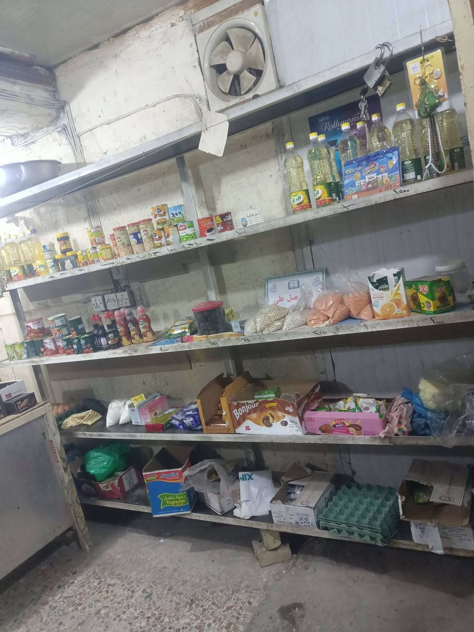 رفوف للبيع عدد 3مع عارضه عدد 2((((***********
