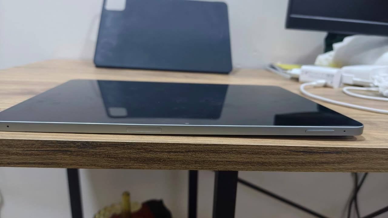 ايباد شاومي باد 7 للبيع
موصفات: 

المعالج:  Snapdragon 7+ Gen 3 🔥
يشغل ببجي 90 فريم ثابت 🤯

الشاشة:   11.2 بوصة - 144 هرتز - IPS LCD🫡

الذاكرة:   256GB و RAM 8GB 🔥

البطارية والشحن السريع8850 مللي أمبير - 45 واط يعني يطول وياك يومين ويشحن من 0 الى 100 بنص ساعه 

السمعات:  يحتوي على اربع منافذ للصوت من شركة عالمية 
Dolby Vision•Atmos 🔊

الجهاز متكامل تماما الجهاز اي خدش ما بي على وضع وكاله بعده جديد استعمال دراسة فقط!!! 

الون المميز 😍

مكاني نجف شارع المطار القديم

الاستفسار:  ***********

السعر 350الف  مع كامل ملحقات شاحنة و كفر مغناطيسي و لعلبة
