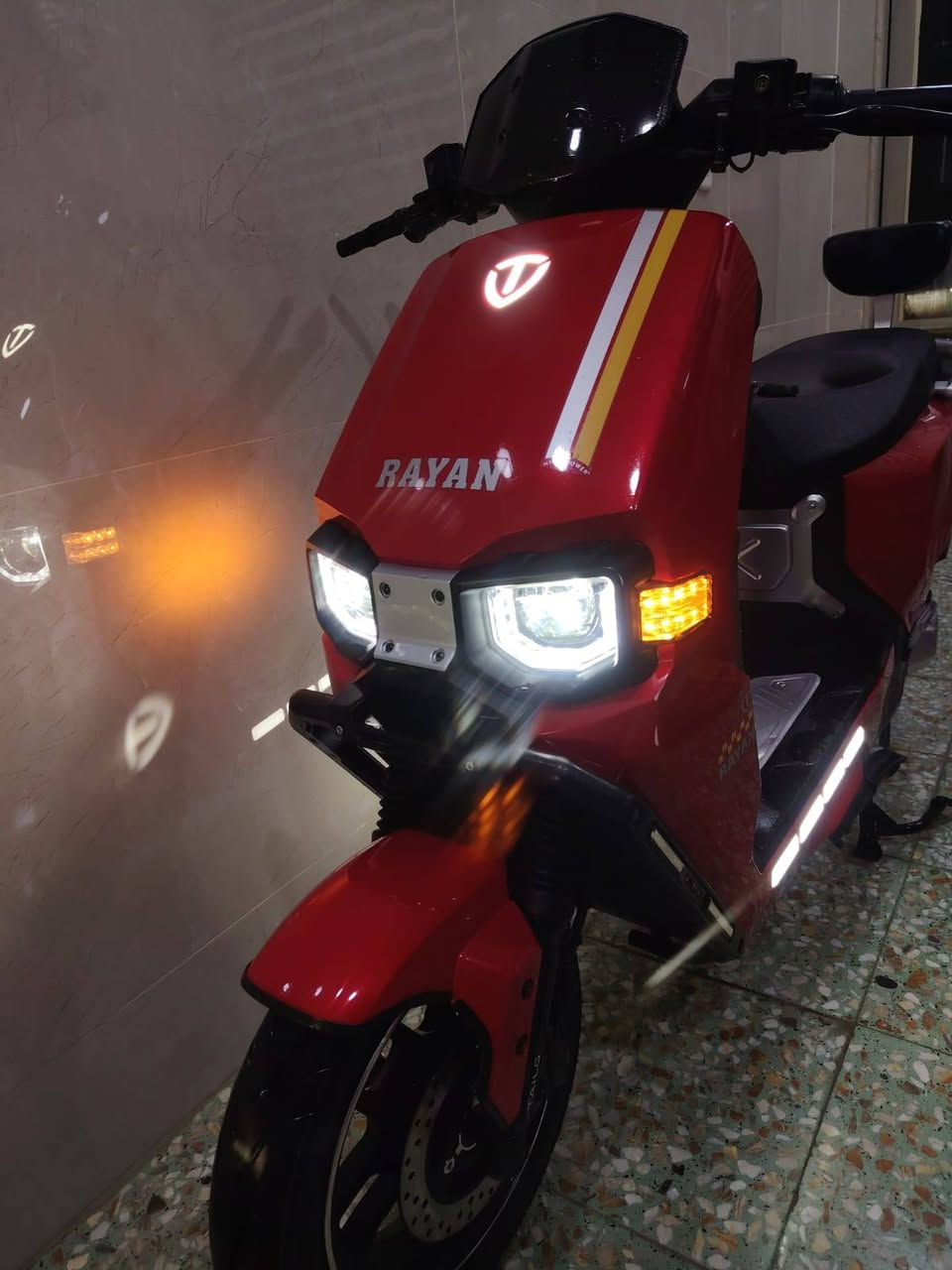 سلام عليكم دراجه ريان وحش الكون .
6 بطاريات مسطره 45امبير.
تشغل بصمة .قفل ذاتي .
تشغل عن بعد .
نظام 3 سرع .
سرعه 99 .
نظام ABS.ملف3800حقيقي.
السعر 850.
مكاني ابو غريب مجاور مجمع بدور بغداد السكني 🚩
***********
*********** متوفر واتساب
