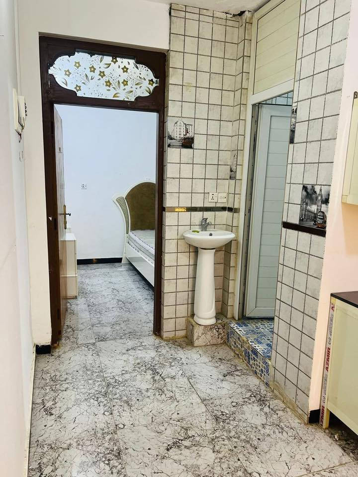 شقه مؤثثه للإيجار 
العنوان : حله شارع 60 
حي المحاربين مقابل عمارة العميد الطبي
للمعلومات التواصل على الرقم وات ساب
***********
سعر الايجار 350 الف
