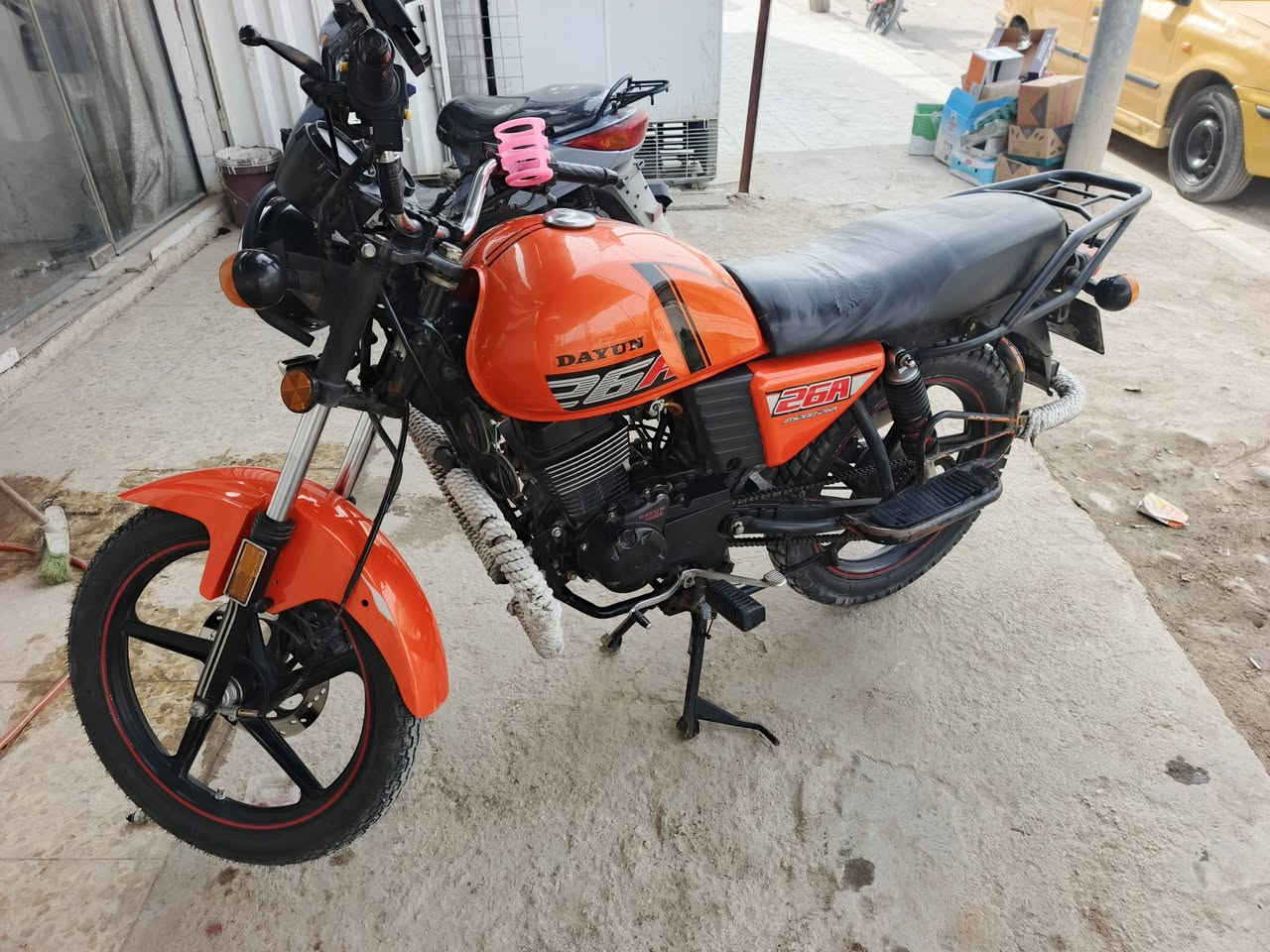 السلام عليكم شباب دراجه ديوان نفخ محرك 200ccالبيع 
الدراجه مديل 21معمره غراض وكاله مبدله فقط الجبن مال محرك نعومه المحرك فول اي خلل ما بيها نكره سلف 
((ملاحظه الدراجه رقم انكليزي السعر مليون 400قفل ))
الرقم بي وتساب ***********
