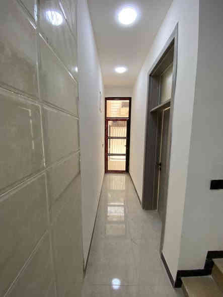 #للبيع 🛑🛑🛑
دار بمساحة  100م طابقين واجهه 6 وربع ونزال 16 
محتوياتة: 3 غرف نوم + أستقبال + مطبخ +2 صحيات 
حديث فول مواصفات من الداخل 
جميع الخدمات موجودة ماء+ كهرباء+ مجاري+ تبليط
 عرض الشارع 10 متر
السعر مناسب 🔥🔥
 العنوان 📍: الدورة / حي دجلة النسيم 
للاستفسار والتواصل: *********** او ***********
