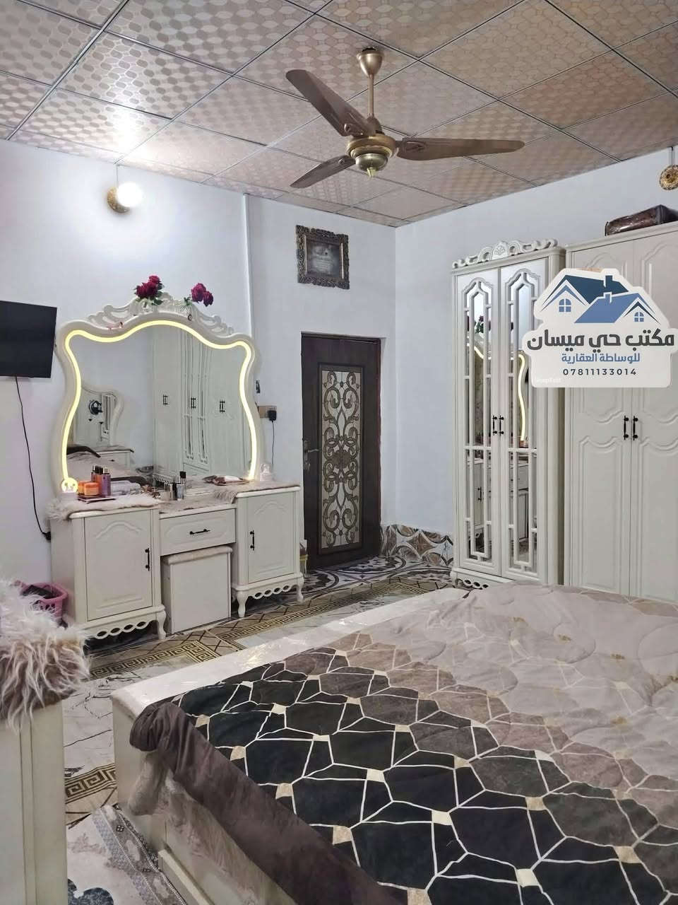 للبيع بيت 125 متر طابقين صب كونكريت جنب شارع الجامع مباشرة حي ميسان يحتوي الطابق الاول على غرفة و صالة و مطبخ و استقبال و صحيات و الطابق الثاني غرفتين و صالة السعر 145 وبي مجال للاستفسار اتصل ***********
