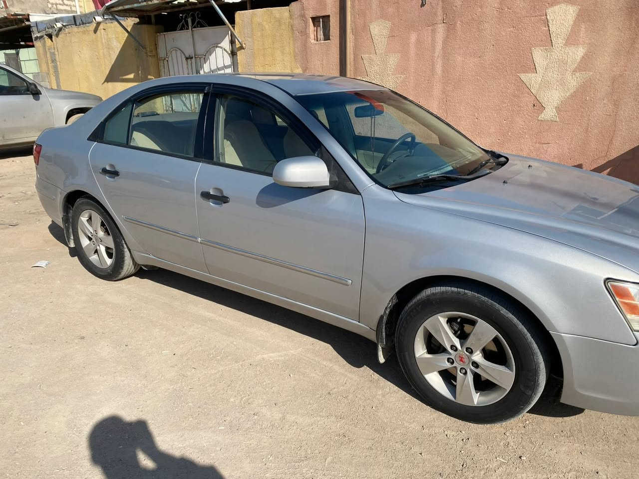 السلام عليكم 
السياره للبيع العنوان البصره ابوالخصيب 
محرك 2000
مديل 2006
الرقم ***********
سياره سنوتا مقدسه
