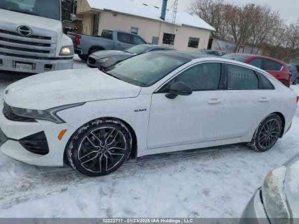 السلام عليكم كياكي فايف gt  ال بلاك ختومات وعلامات السياره كلها بل الأسود موصفات خاصه  السياره مكفوله من عدى الحادث مال امريكا ورصعه بل بنيد
السعر ٢٢٢قفل 
رقم بغداد بسمي مكاني كربلاء 
الأداء والمحرك
المحرك: 2.5 لتر، 4 أسطوانات، تيربو 
القوة: 300 حصان
عزم الدوران: 246 نيوتن متر
ناقل الحركة: أوتوماتيكي 8 سرعات
التسارع (من 0 إلى 100 كم/ساعة): حوالي 9.2 ثانية
السرعة القصوى: حوالي 210 كم/ساعة
استهلاك الوقود: حوالي 8.7 لتر/100 كم
سعة خزان الوقود: 60 لتر تقريبًا 
مزايا إضافية
التكنولوجيا: أنظمة متقدمة مثل Apple CarPlay و Android Auto.
الراحة: مقاعد جلدية قابلة للتبريد والتسخين، مع ذاكرة لمقعد السائق 
السلامة: رادارات أمامية وخلفية وجانبية، تنبيه النقاط العمياء، ونظام تحديد مسار.
القيادة: أنظمة قيادة متعددة، مثبت سرعة ذكي، وتحكم في التوجيه.
الميزات الخارجية: جنوط مقاس 18 أو 19 بوصة، فتحة سقف بانورامية، وشنطة خلفية كهربائية. 
***********
***********
