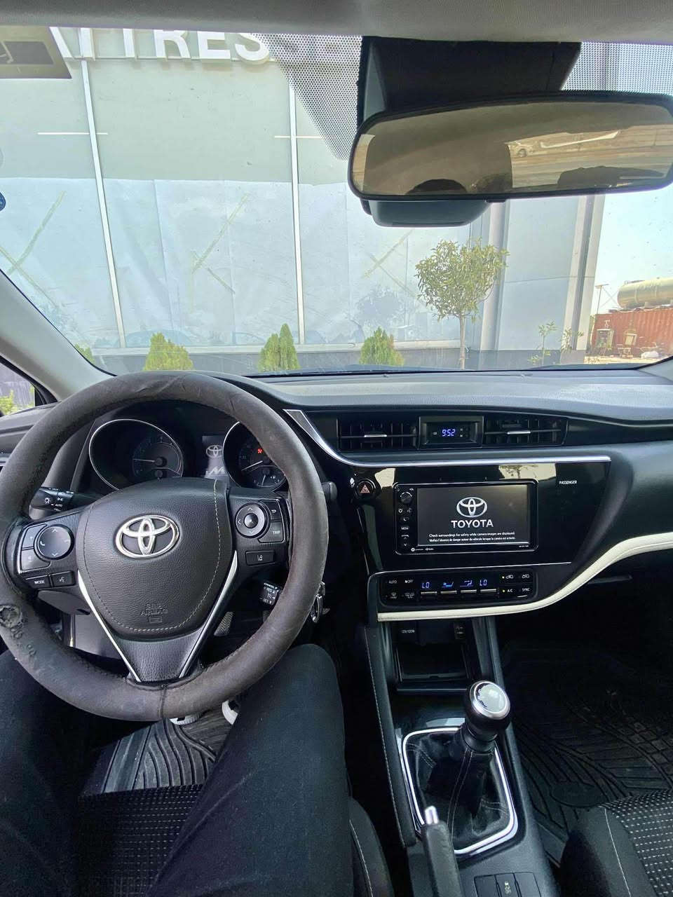 Corolla
تۆیۆتا کرۆڵا 
گێر عادی  گێرو مەکینە بە شەرت سەیارەکە یەک دەستەو زۆر خاوێنە  
ڕاداری خەتی جادە - ڕاداری پێشەوە - لایت ئەوتۆ - تەبرید دوو زۆن- تەحدید سورعە - ئاوێنە هیتەر 
*********** أربيل, العراق
