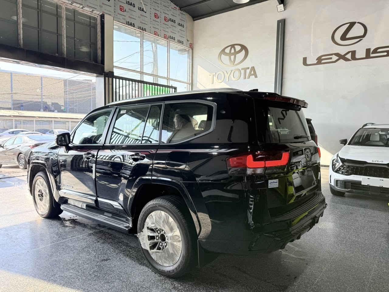 سلام عليكم للبيع لاندكروز 2025
زيرو بريم لمتد 
فول مواصفات للخير
٤ كامرات 
داخل احمر
مري شفط
حساس امامي خلفي
جنطه شفط
كشنات كهرباء
شاحن وايرلس 
٣ شاشات تطبيق
كشنات تبريد
مكان معارض النهضه فرع الثاني 
معرض بوابه عمان 
الاستفسار ***********&&***********
