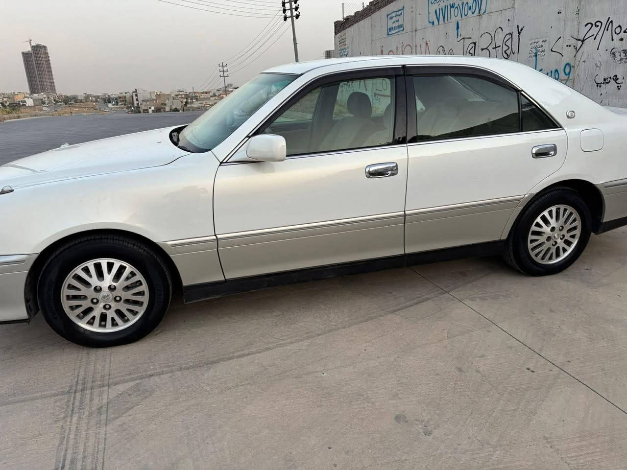 سلام علیکم ڤی ڤی تی 2001
شتی تایبەت و نازدار 
دودوگمەو چوار کوشن کارەبا 
پەردەو شاشەو تحدید سرعە 
ئاوێنە کارەباو هیتەر 
داشبوڵی نەجەف بەڵام ڕەقەم یەک 
پێویست بەوەسفی تر ناکات ماڵەکە دیارە  
لەسلێمانیم  بەشەرتی ئەوەی تۆ  حەزت لیەتی 
*********** لەسلێمانیم 
ڤایبەرو واتسئەپ 
ئەدمینی گوڵ ❣️
