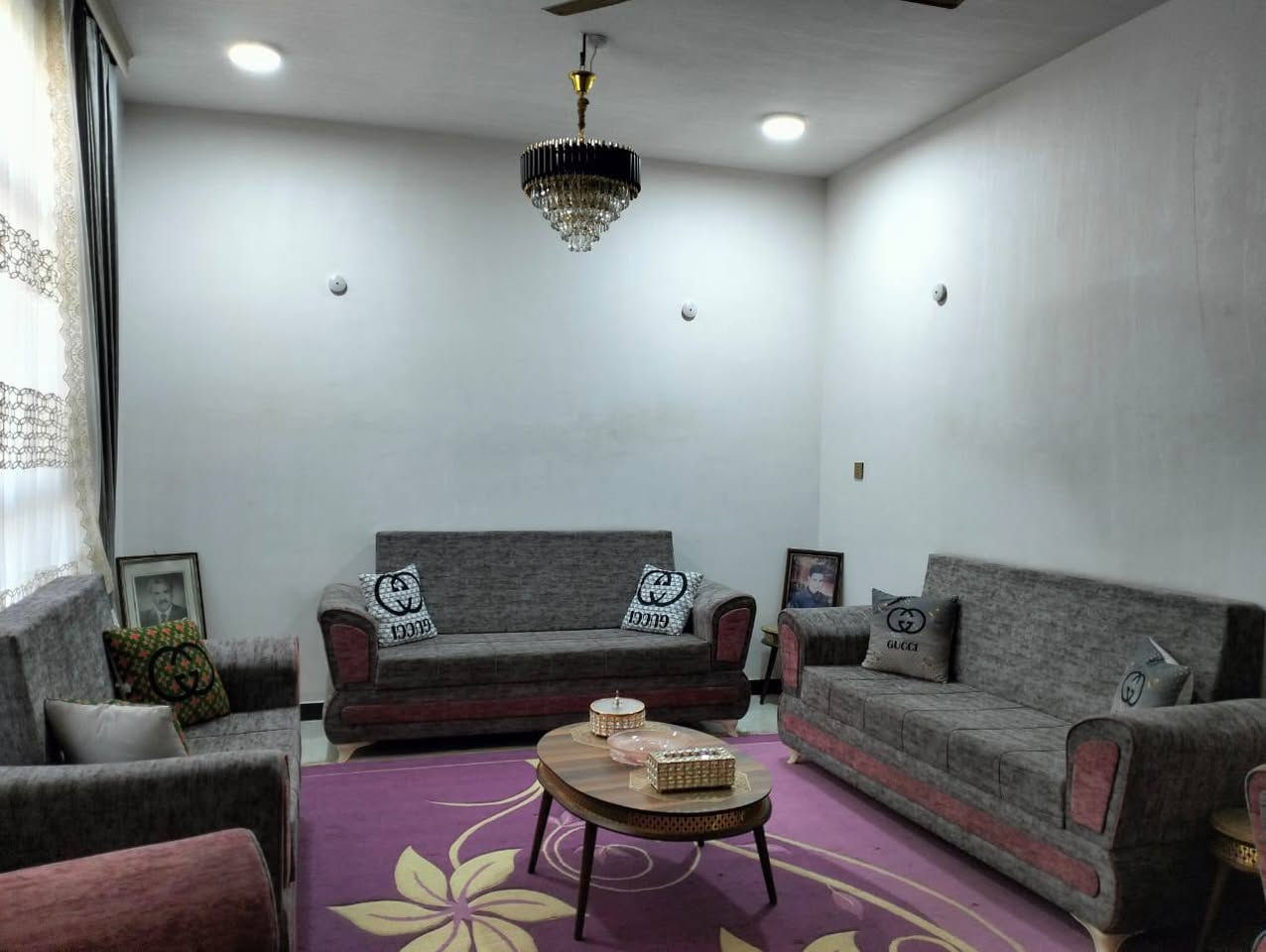 بيت للبيع بداية شارع بيت غضب أول فرع مساحة 250م 3غرف نوم مطبخ صاله استقبال صحيات كراج سياره حديقه  سعر 137 بي مجال ت   ***********
