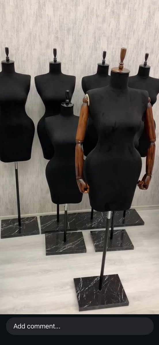 سلام عليكم 
عندي 6 قطع من هاي المليكانات 
3 قطع من النحت الاسود 
3 قطع من تلبسية البنطرون 
نظافة 100‎%‎ 
استعمال اقل من شهر ونص لان حولنة المحل ملابس اطفال 
العنوان : الديوانية — واتساب // ***********
