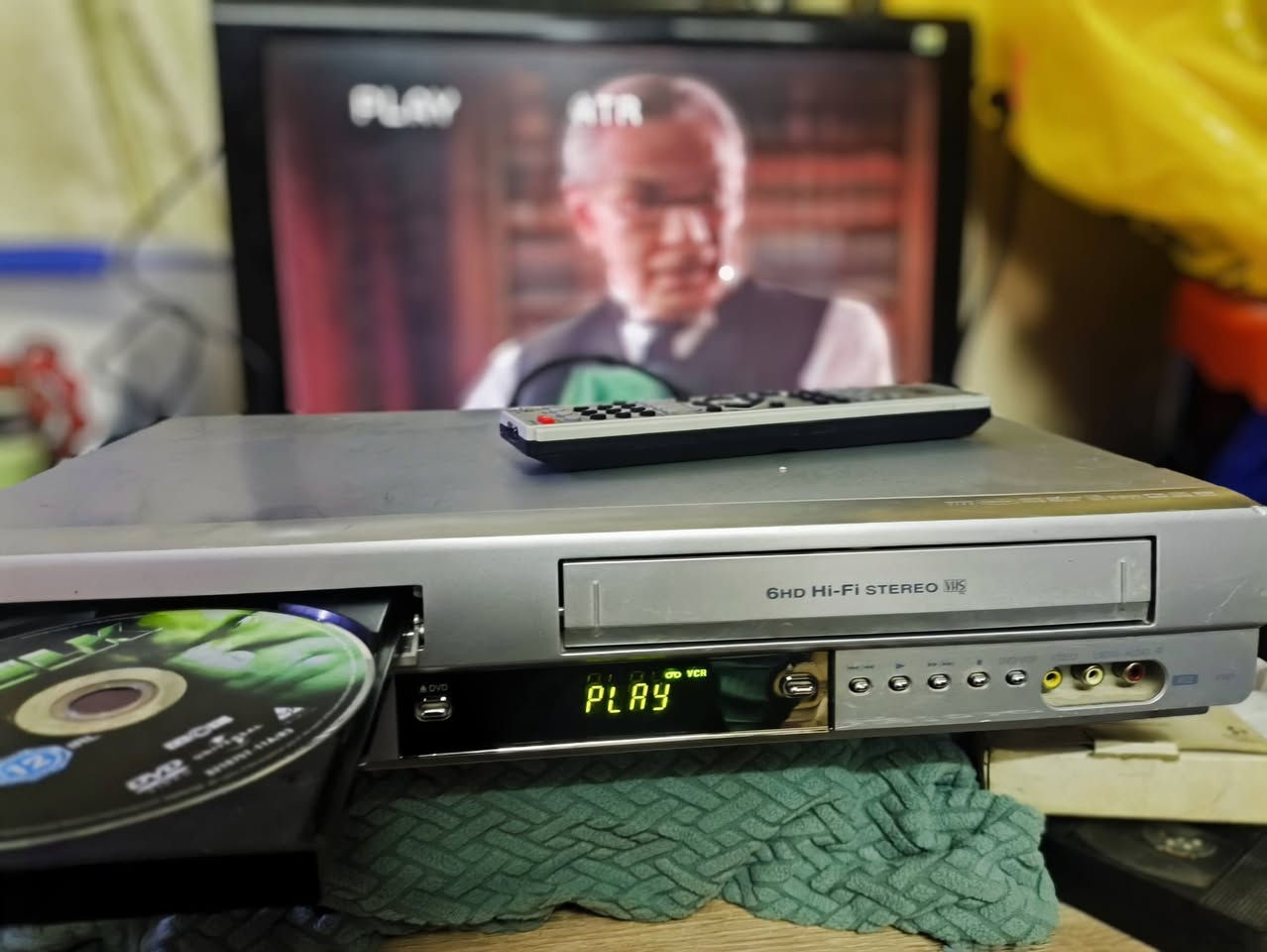 سلام عليكم 
جهازمشترك دفيدي فيديو كاسيت كبير ماركه الجي كوري 6 هيد ستيريو سوبر سلم مع ريموت كنترول اصلي و فيشه كاسيت هديه
يريد يراسني بلخدمه تحياتي


**إذا كنت صاحب هذا الإعلان وتريد حذفه لأي سبب، رجاءا أرسل رسالة إلى الدعم الفني**