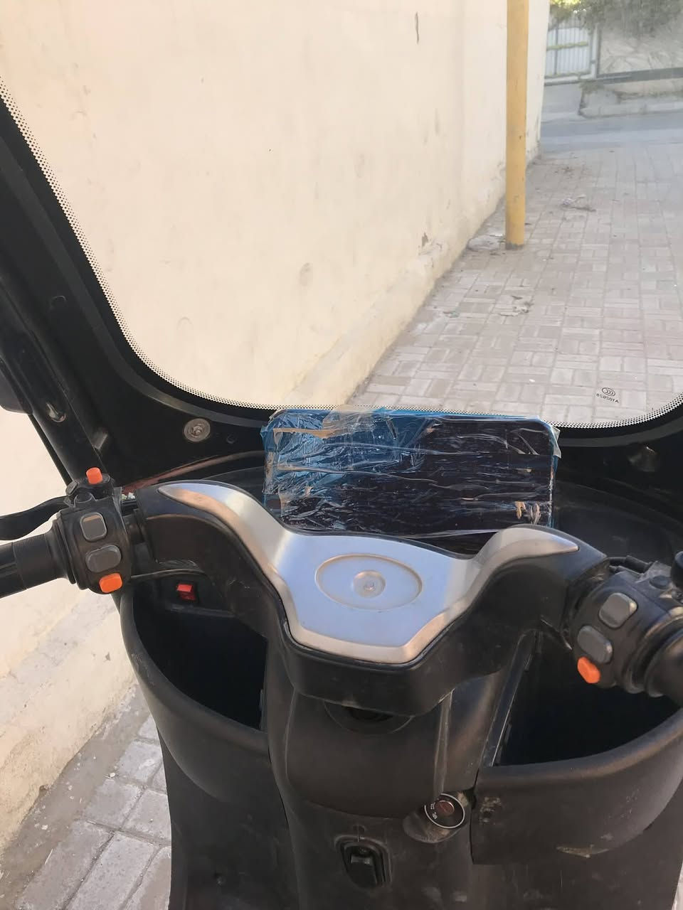 سلام عليكم 
دراجة شحن ثلاثية للبيع 3 نفرات 
5 بطاريات بلاديه ع الفحص كلها ممتازه
العنوان /هيت ــ ركن شارع الحمام
***********
