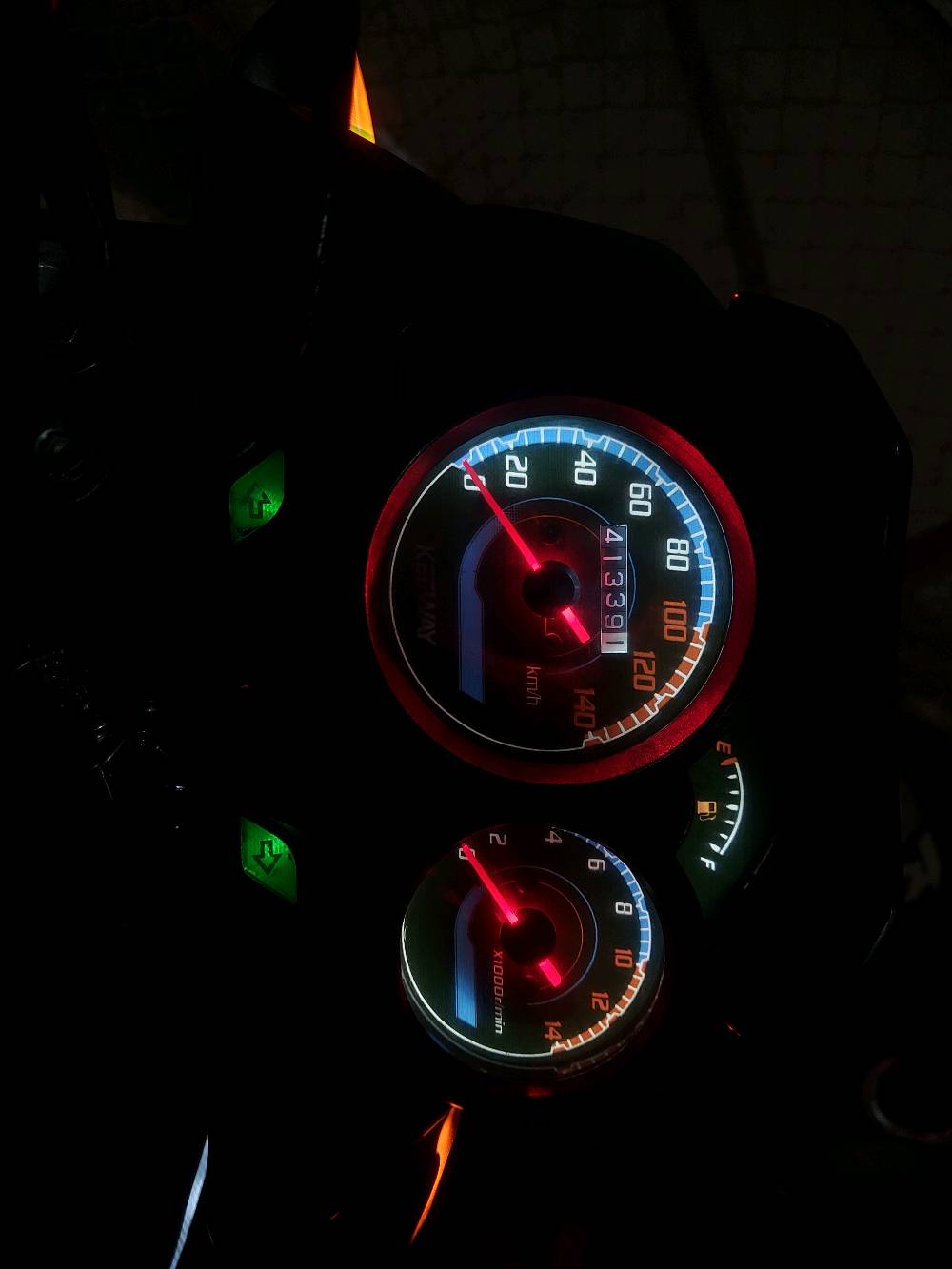 KEEWAY RK 150cc
موديل 22 مرقم بغداد 
ممشاها قليل (41 الف كيلو)
لون سمائي 
مكفولة من التنقيص و التبخير و النضوح 
كلجات و زنجيل و دشلي زنجيل و قمجي كلج و كيلو متر جدد
مبدل بيها شجرة كير فقط 
سعر 1950 و بيها مجال بسيط
مكان بغداد الشعلة 
ه‍:***********
ه‍:***********