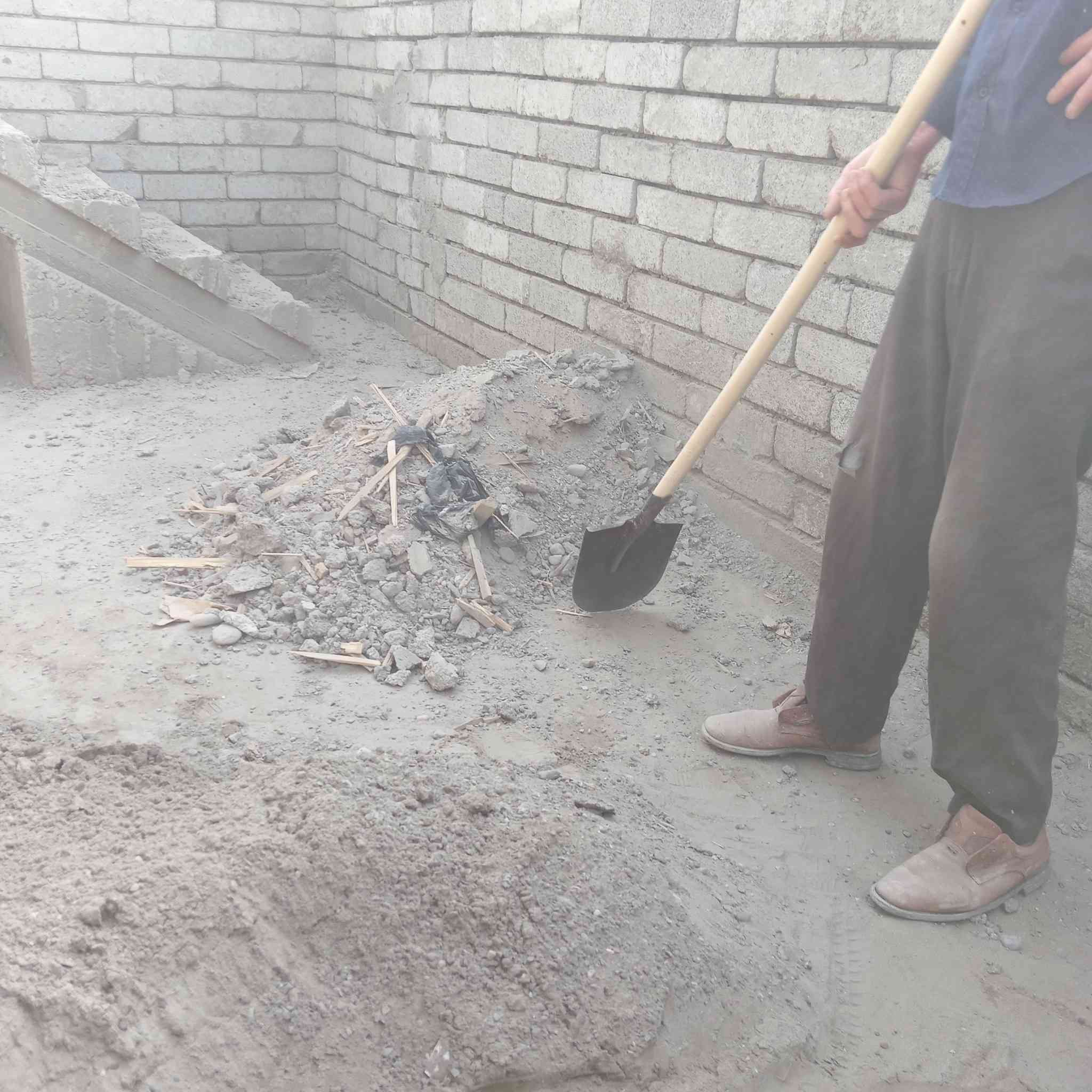 السلام عليكم اشتغل تفليش تنضيف حفر اساسات حفر ابي تصعيد مواد فلانكوت تحويلات كشر جدران نقل انقاذ تفريغ مواد تصفيط اساسات و حدايق ايشي تحتاجون اتصال على هاذا الرقم ***********
