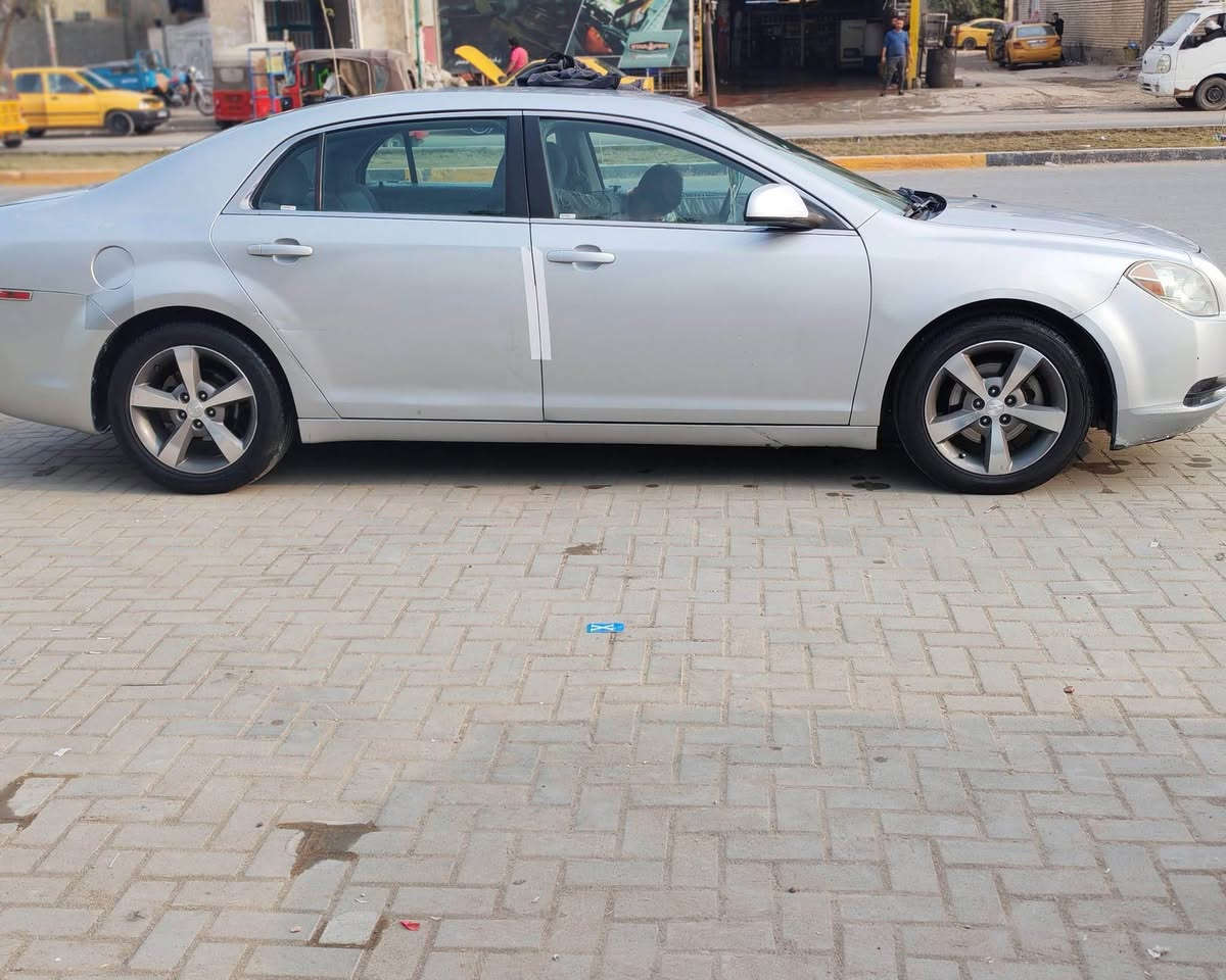 سلام عليكم ماليبو 2010 للبيع

 قطعتين صبغ فقط والباقي بارد
محرك + كير خير من الله 
صدر أمامي وخلفي جديد
داخلية نظيفة مع تغليف
تخم تاير + بطارية جديد
السيارة باسمي تحويل مباشر 
رقم وفحص وهزة جديد لغاية 2026
العنوان: بغداد – نهاية حي أور
السعر: 82$
 *********** بغداد, العراق
