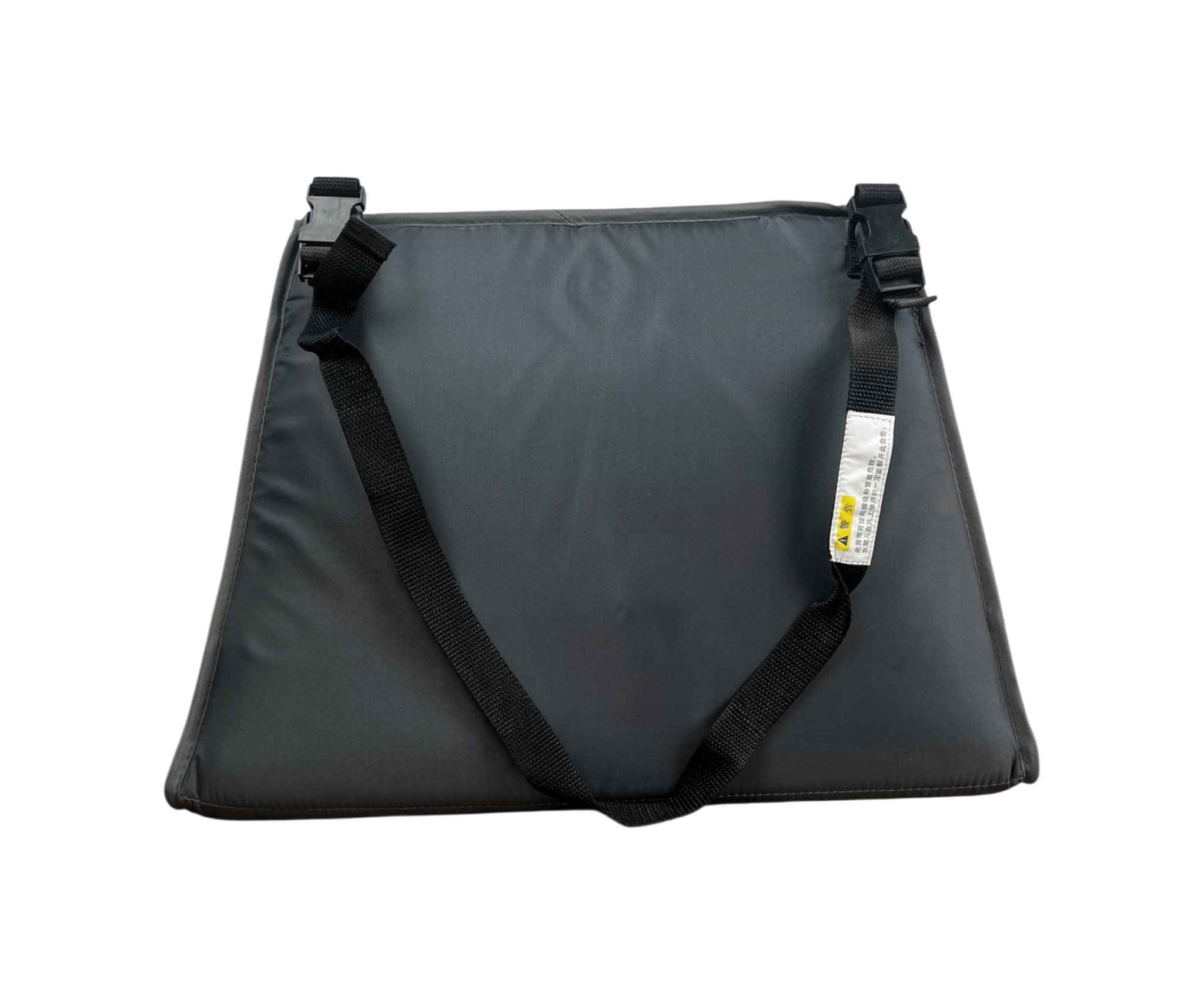 👶✨ سافري ويا طفلك بكل راحة واطمئنان
سرير طفل سفري يتحول لجنطة خلال ثواني

خفيف وسهل الحمل وينفتح بدون تعب

جوانب شبك لتهوية أفضل وأمان أعلى

قاعدة مريحة حتى ينام طفلك براحة

مثالي للرحلات، الزيارات، وحتى بالبيت

حل عملي لكل أم تحب الراحة والتنظيم 💙

سرير طفل محمول على شكل حقيبة

الاستخدامات

سرير آمن ومريح لنوم الطفل أثناء السفر والتنقل.

مناسب للرحلات، الزيارات العائلية، الفنادق، والنزهات.

يُستخدم داخل المنزل كسرير مؤقت أو إضافي للطفل.

حل عملي للأهل الذين يحتاجون مكان نوم ثابت للطفل خارج البيت.

المميزات

تصميم ذكي قابل للطي بالكامل ليصبح على شكل جنطة سهلة الحمل.

مزود بحزام حمل لتسهيل التنقل باليد أو على الكتف.

جوانب شبكية تسمح بمرور الهواء وتوفر تهوية ممتازة للطفل.

توفر الجوانب الشبكية رؤية واضحة للطفل لزيادة الأمان.

قاعدة داخلية مبطنة ومريحة بنقشة لطيفة مناسبة للأطفال.

حواف مرتفعة تساعد على حماية الطفل أثناء النوم.

سهل الفتح والتركيب بدون أدوات.

خامات متينة وخفيفة الوزن مناسبة للاستخدام المتكرر.

قياس المنتج وهو مغلق:

الطول: 45 سم

العرض: 11 سم

الارتفاع: 37 سم

ابعاد السرير: طول 70 سم عرض 42 سم ارتفاع 20 سم

محتويات الصندوق

سرير طفل سفري محمول (مطوي على شكل جنطة).

قاعدة داخلية مبطنة.

حزام حمل مدمج.

الملاحظات

مناسب للأطفال الرضّع وصغار السن.

يُستخدم دائمًا على سطح مستوٍ.

يُنصح بعدم ترك الطفل دون إشراف.

المنتج لا يحتوي على هيكل معدني صلب، تصميمه خفيف وسفري. 

السعر 19,000


**إذا كنت صاحب هذا الإعلان وتريد حذفه لأي سبب، رجاءا أرسل رسالة إلى الدعم الفني**