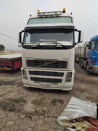 للبيع فالفو موديل 2005 حجم 460 كير عادي قماره 4 خطوط تخم تاير راس عربا...