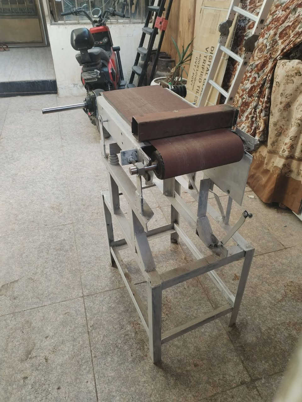 بسم الله منعمه سمباده دائري روله للبيع مكاني كربلاء السعر واتساب  طول 60 سم  عرض 30 سم *********** و***********  قلابه عامودي

