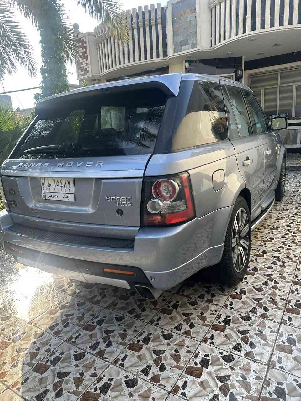 السلام عليكم
رانج 2010. خليجيه بيهة 3 قطع صبغ. 
مكينه 8 سلندر. عادي مرغوب.  
مكينه كير خير من الله.  
جوبلسات جدد شادهن. 
مكان بغداد. تراث. 
*********** 
السعر 117. وبيهة مجال.
