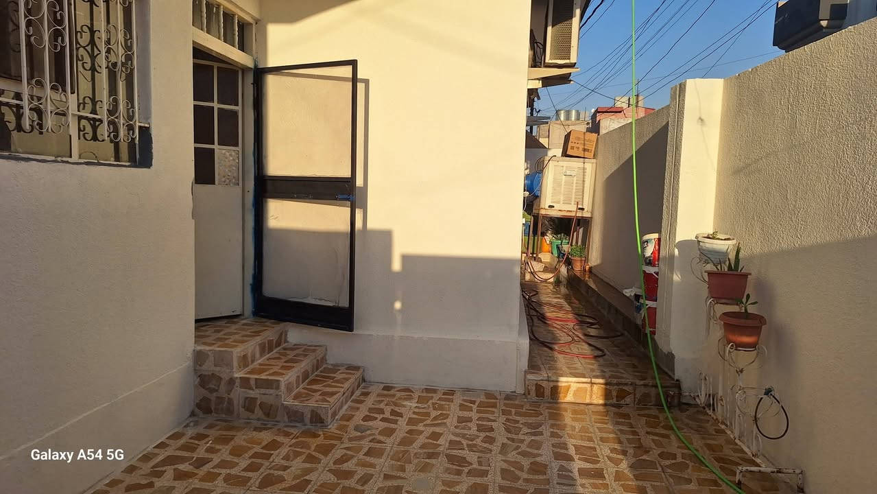دار ركن للبيع 🏠
الموقع /حي الاعلام قرب مدرسه السنابل للبنين👌👌
المساحه/١٦٢ متر 
الواجهه/١٣ متر 
ط١/غرفتين نوم +هول+مطبخ+استقبال +مشتملات
ط٢/ثلاث غرف نوم+سطح ناصي+سطح عالي
سند ملك صرف شرط التحويل باسم صاحب الشرعي📄
للإستفسار الاتصال بالأرقام التالية 
📞📞***********
📞📞***********
يوجد واتساب علئ رقم الاسيا 
او مراجعة مكتب الاحسان المركزي الكائن في سايدين حي الاخاء مقابل مجمع نادي نينوى الرياضي ومجاور النور للتسوق أهلا وسهلا
