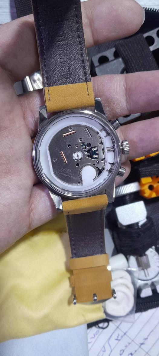 ساعة رياضية بماكنة ممتازة وتصميم رياضي من poedagar
مواصفات الساعة ⌚️ 

1 جلد بقر نوع شاماوا💯
2 سناتر شغالة 🚀
3 منفذ شهري⌛️
4 الكيس ستيل /ضد الماء 💧💧
5 ضمان مع العلبة والملحقات..

 السعر ٤٥ ويتوفر توصيل 
يلي مهتم يتواصل معي وشكرا

***********
