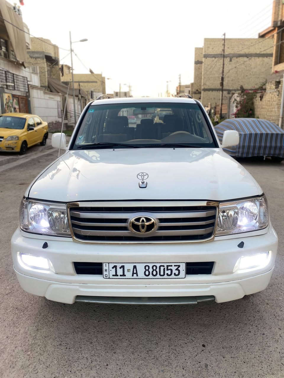 السلام عليكم للبيع أو المراوس اجدد وانضف لاندكروز 
تويوتا لاندكروز (VXR) موديل 1998 محدث 2007 مكينه 8 سلندر 4700 مكينه وكير جدد حداديتهه شرط اذا مو زيرو مو قبول تبريد 3 قطع ثلج ❄️ ثلاجه شغاله 7 راكب السياره بيهه صبغ 4 قطع والسونار مرفق بل منشور فورويل فتحه رقم بغداد الدولي شرط التحويل منضومه زنون كامله مري كهرباء دبل تانكي ماشيه 149 الف تخم تاير جديد داخلهه جديد السياره جديده بمعنى الكلمه واحله من الصور 
عنوان السياره بغداد قرب حي اور 
السعر خاص او واتساب وعيوني الك 
الاستفسار ***********سجاد

