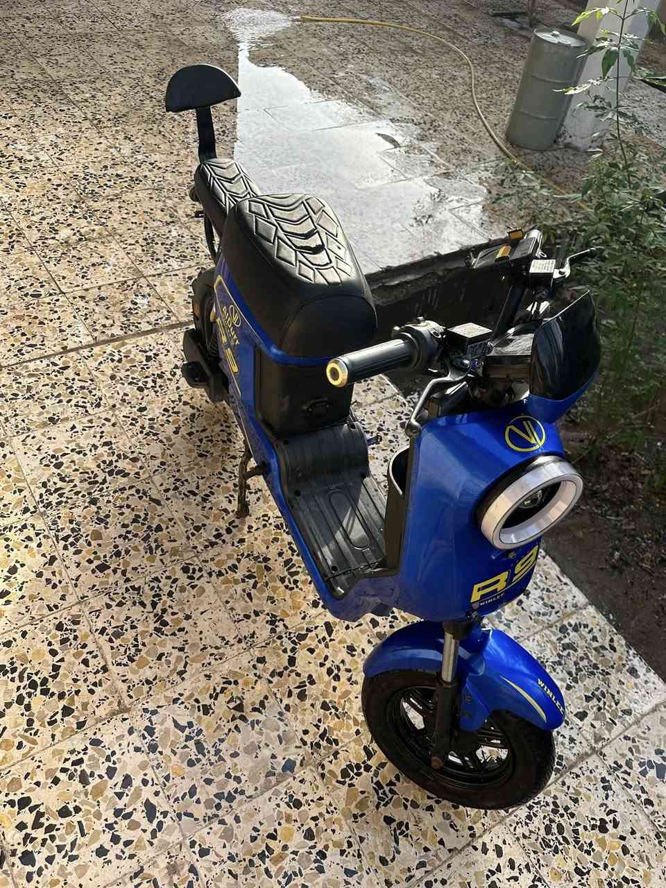 دراجه شحن  R9 مديل  2026 للبيع 
بطاريه 32 
 نضيفه ما داخله تصليح 
استخدام قليل  5 اشهر
ب350 وبيهه مجال قليلل للطيبين 
مكاني ابي الخصيب حمدان 
للاستفسار ***********
