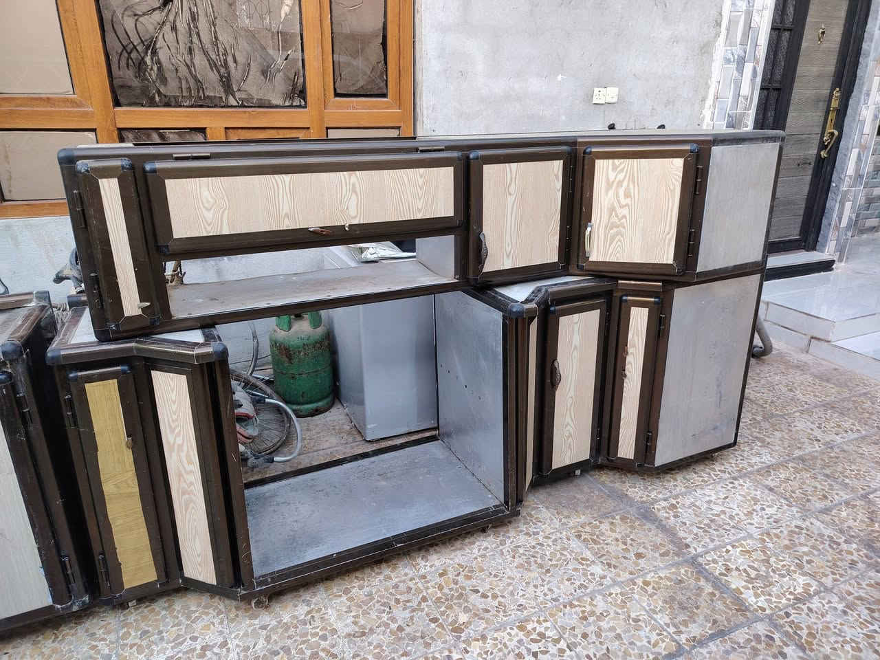 كونتر للبيع فول نضافه سعر مناسب ***********
مكان كوير
سعر 400 الف بيها مجال
