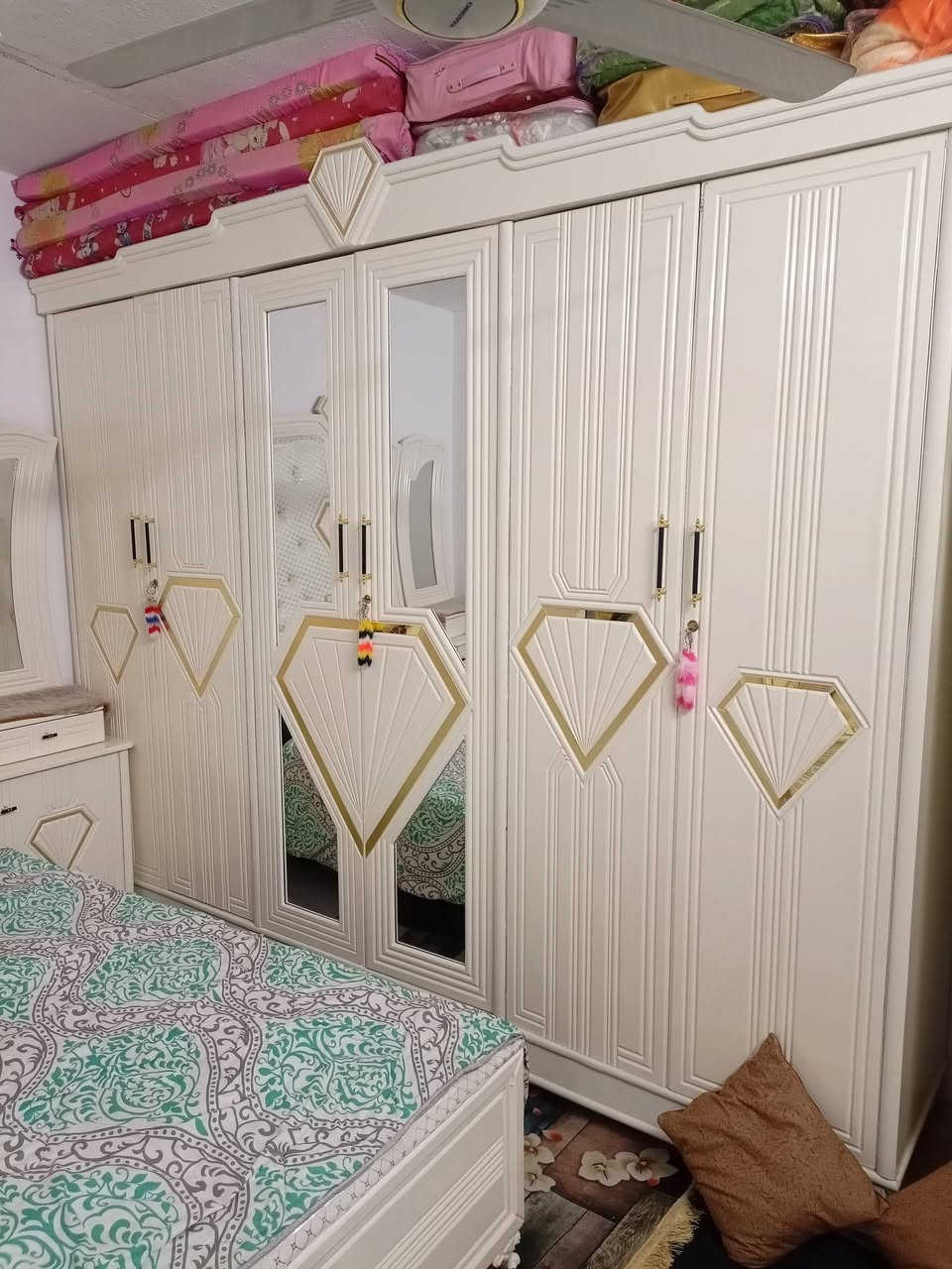 سلام عليكم غرفه البيع شكل تركي بس هيه عراقيه صارله شهرين مستخدمه/ السعر 1400بيه مجال/*********** ما متواجد على فيس
