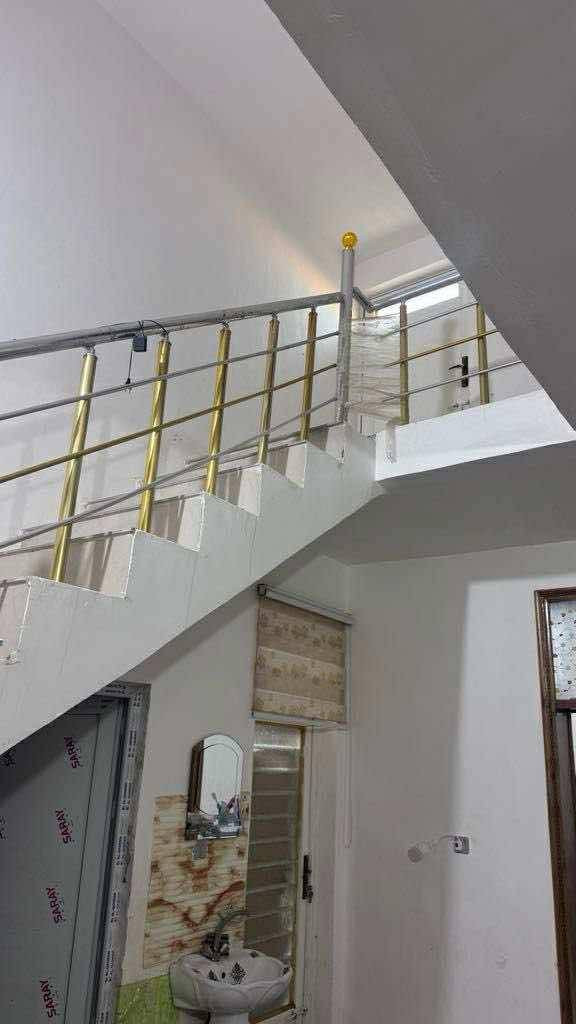 بيت للبيع  المستعجل تم تنزيل السعر مطلوب مبادره 80 في كربلاء مجمع الؤلؤه قرب المستشفى التركي مساحة 200م طابو صرف طابق واحد غرفتين نوم وملحقاته بناء طابوك من حقك تبني طابق ثاني✓ المرحلة الأولى على حديقه موقع مميز كافة الخدمات متوفرة مع نظام أمني متكامل السعر 115 نقد و 80 للمصرف شهريا 438 للاستفسار *********** /*********** نستقبل جميع العروض في مجمع الؤلؤة
