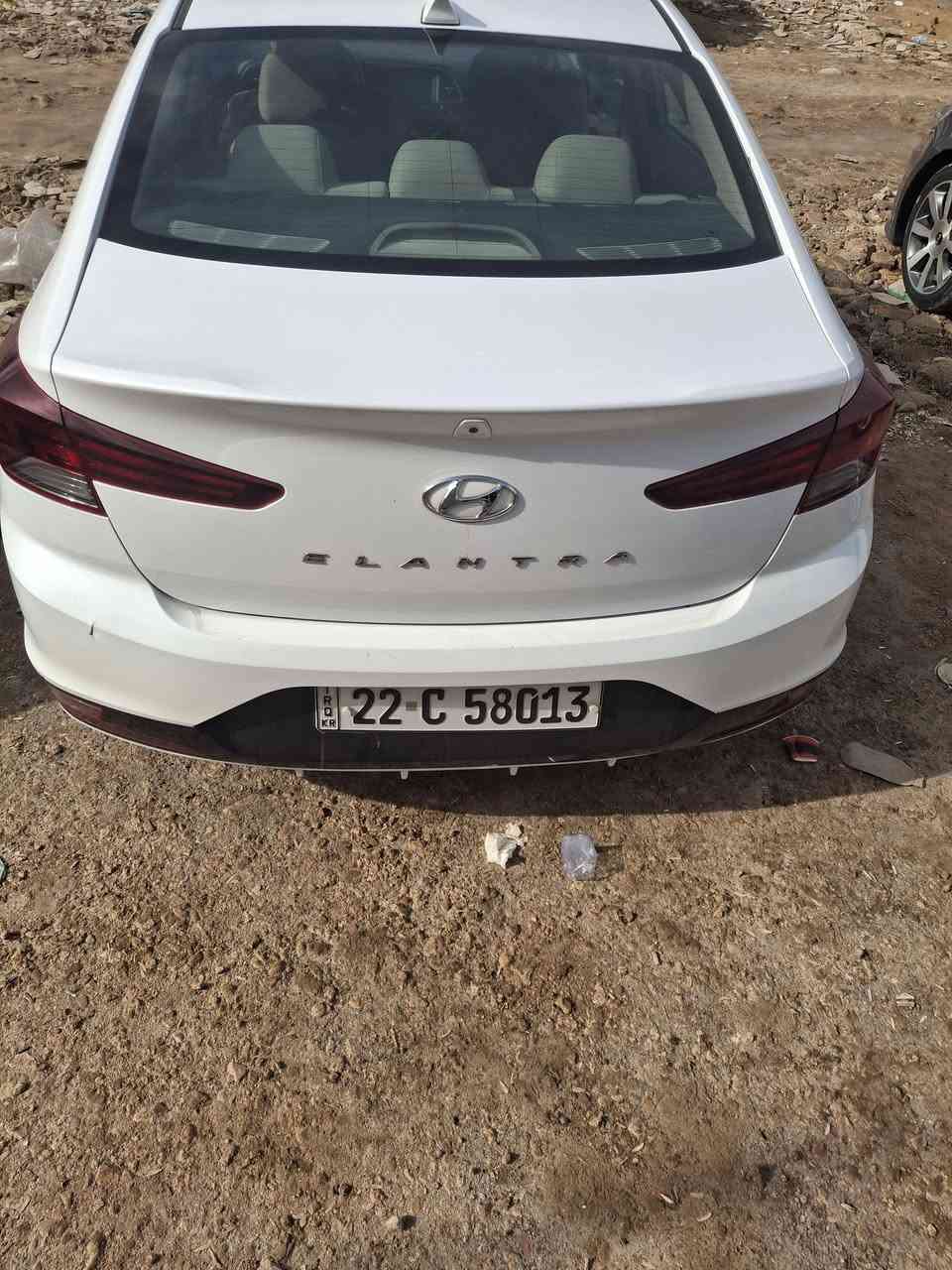 سلام عليكم  النترا وارد مريكي  ٢٠١٩ فول موصفات  عده لفتحه بيه قطعتين  بابين  وباب بي صبق  ولباقي  مكفول وليبل  واحد  مابيه  كلوب  مشتغل  كله  شركه  ماشيه  ٨٤ الف   مكان سياره بابل القاسم  سعره  ٢٧ وبيه مجال  *********** وعندي سوناره  تريد تحول تريد وكاله  خادم
