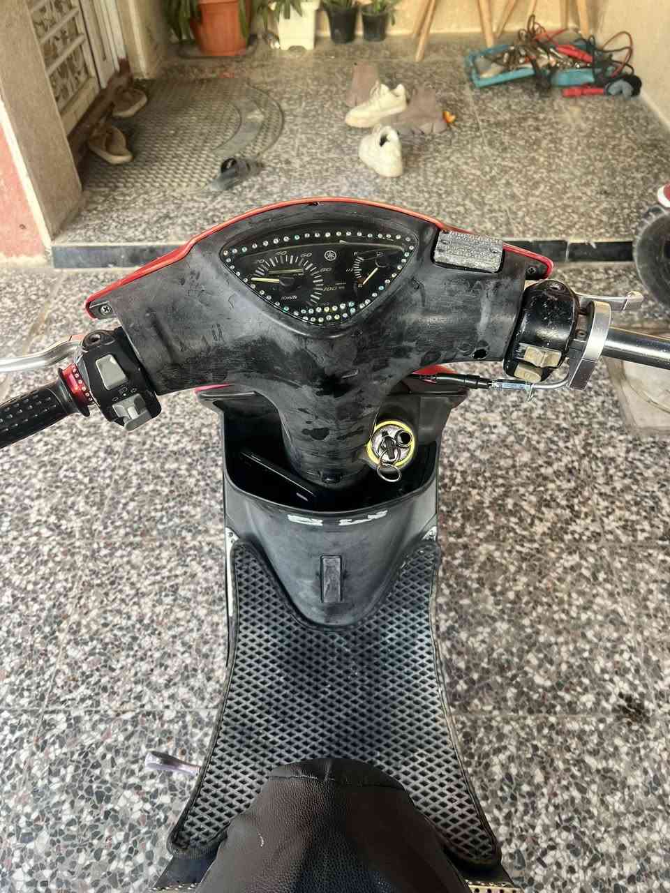 السلام عليكم للبيع ماكس عدله دراجه محرك بلاد كفاله ختم واحد ويم المكينه كهربائيات كلها شغاله وتزويد كله كدامك خير من الله بس القاعده مال رقم مو وياها دراجه مال رمبه ووراق معرض موجوده. صار 6 اشهر من نازله. السعر 1200  بغداد مدينه الصدر. ***********
