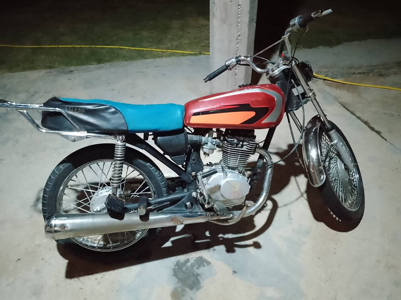 سلام عليكم 
#لبيع_دراجه_نامه  
مكاني ديوانيه سنيه 
وعندي صندوك دلفري جديد استخدام اقل شهر صندوك جبير كلش 
كهربائيات كله شغاله 
السعر خاص 
***********
***********
