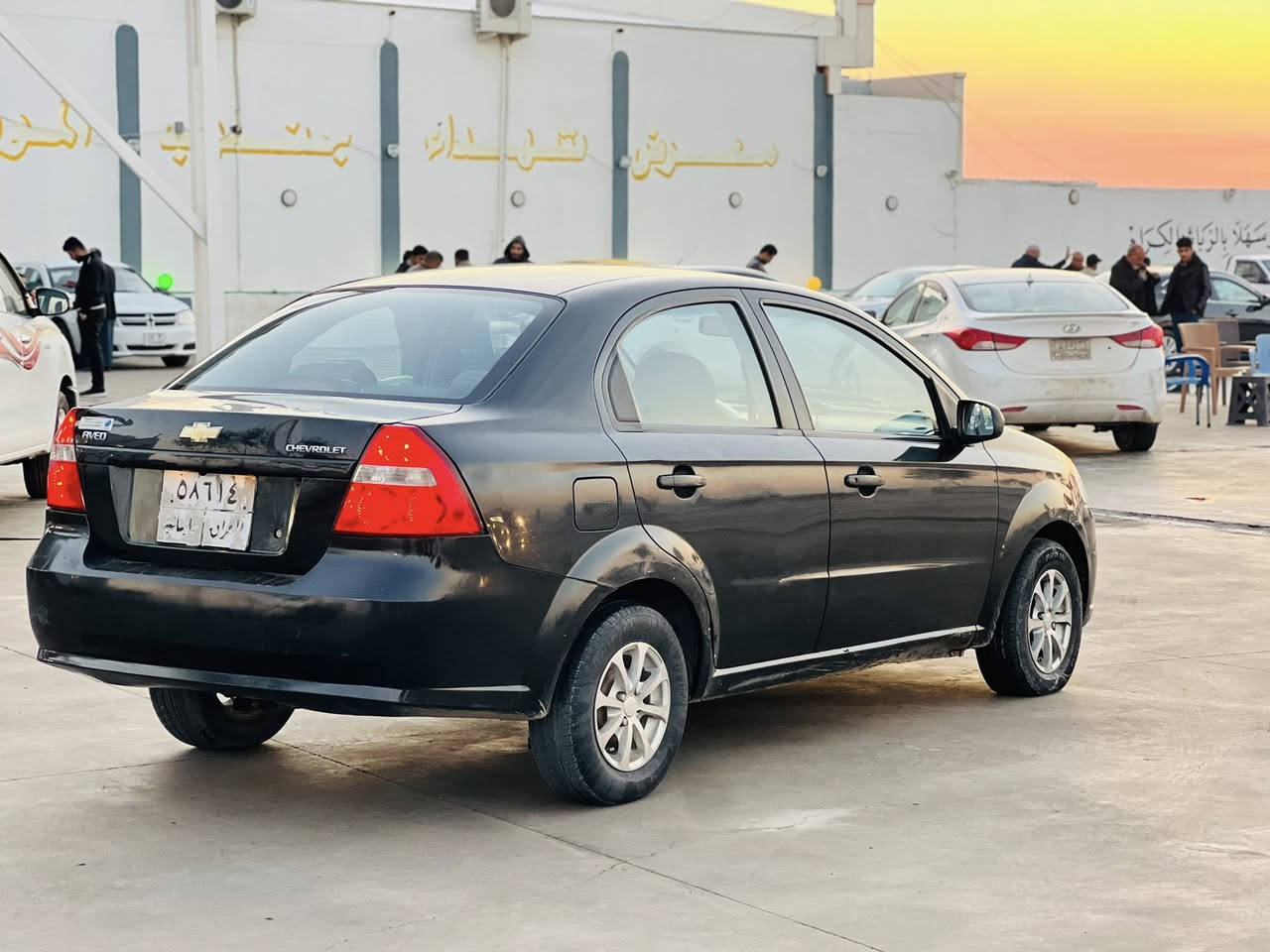 السلام عليكم ورحمة الله وبركاته
اڤيو 
موديل 2008 
ضررها قطعتين فقط 
سياره نضيفه كير محرك شرط 
كير عادي 
شرط تحويل وترهم مراوس  او مقدمه حسب القناعه 
تواصل عبر الهاتف او عبر خاص 
رقم ***********
