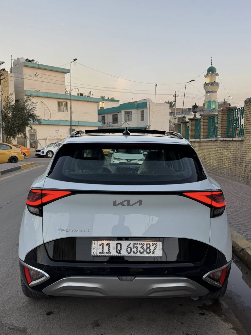 السلام عليكم كيا سبورتج 2024 اخت الزيرو ماشية 9800 KM السياره  استخدام منزل واحسن مدارات مداريها من بانزين محسن ودهن من شركة قبل فتره بدلته 
المواصفات:

1️⃣ محرك اقتصادي 2000cc
2️⃣ تشغيل بصمة عن بعد + دخول ذكي
3️⃣ شاشة وسطية كبيرة
4️⃣ كاميرا خلفية وضوح عالي
5️⃣ حساسات أمامية وخلفية
6️⃣ شاشة عدادات ديجيتال
7️⃣ أنظمة قيادة (Drive Mode)
8️⃣ Auto Hold
9️⃣ مانع رجوع بالمرتفعات
🔟 مثبت سرعة من المقود
11️⃣ تحكم كامل بالستيرن (صوت / شاشة / اتصال)
12️⃣ مكيف ديجيتال ثنائي التحكم
13️⃣ تدفئة مقاعد أمامية
14️⃣ تدفئة ستيرن
15️⃣ فرامل يد إلكترونية
16️⃣ إنارة LED أمامية وخلفية
17️⃣ جنوط رياضية
18️⃣ مرايا كهرباء مع إشارات
19️⃣ صندوق خلفي كهربائي
20️⃣ صالون واسع ومريح جداً
21️⃣ ارتفاع ممتاز عن الأرض

السعر : 245$ 

مكاني بغداد الاعظمية للاستفسار 
الشيخ ابو محمد :***********
