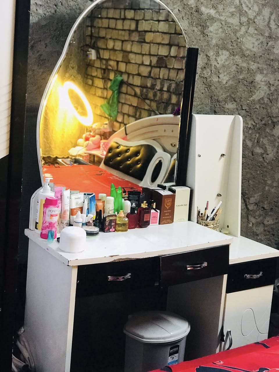 السلام عليكم غرفه نوم للبيع 8 قطع مع مخزن بالسرير للبيع رايدهه 400


**إذا كنت صاحب هذا الإعلان وتريد حذفه لأي سبب، رجاءا أرسل رسالة إلى الدعم الفني**