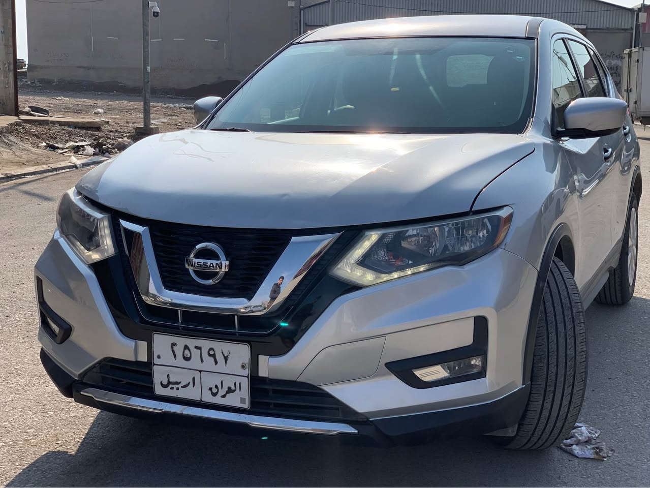 نیسان رۆگ ٢٠١٧ 
دوو پارچەی هەیە نیو بۆنیت و نیو چاملغ بێ ناو گرتن بێ ئێرباگ 
سەیارەکە  زۆر خاوێنە 
***********
شوێن :هەولێر أربيل, العراق
