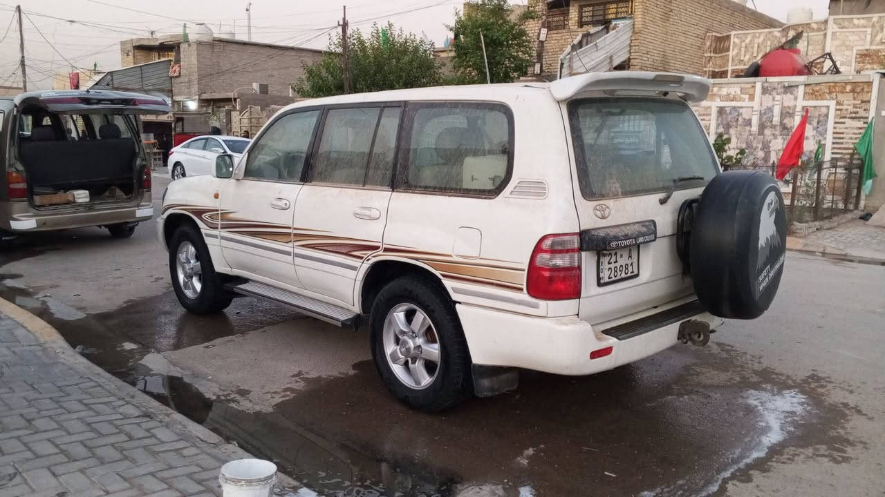 السلام عليكم لاندكروز مديل 2005السيارة مصبوغه جماليه جاهزه كير محرك تخم تاير السياره جاهزه التبريد نقص غاز  السعر خاص تحويل مباشر رقم سليمانيه بسمي مكاني بغداد رقمي ‏‪***********‬‏
