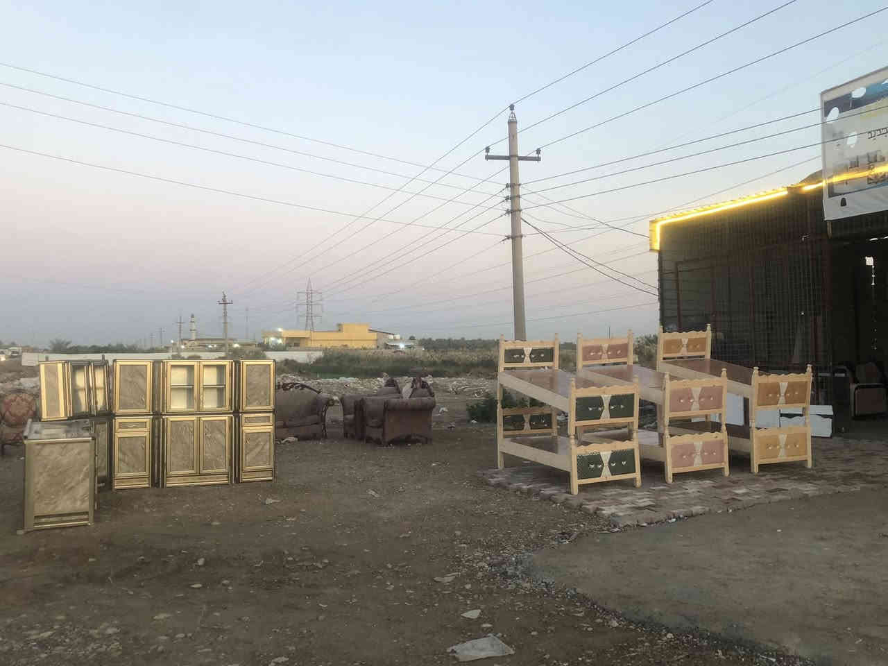 كاونتر معه زاويه وملحق سنك متر ونص عنواني شارع الطارميه قريه داود الحسن يم سوبر ماركت السعاده ***********
***********
