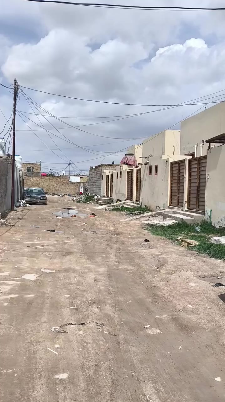 هيكل للبيع مساحه 160متر طابو زراعي سند 25
اساس تجعيب بناء بلوك واصل للعكاده وطابوك العكاده موجود 
مبني بي 
غرفه وصاله ومطبخ وحمام وتواليت ومنور والباقي باقي ساحه 
واسعه تكدر تستغله بالبناء أو تبقه ساحه 
الموقع الكوفه البراكيه شارع المطار القديم مقابيل صيدليه صفاء عبد الرضا قرب دور الايتام 
السعر بلاش 15مليون وبي مجال للتواصل الاتصال على الرقم *********** أو مراسلة الصفحه واتساب متوفر مكتب الياسري للعقار والمقاولات
