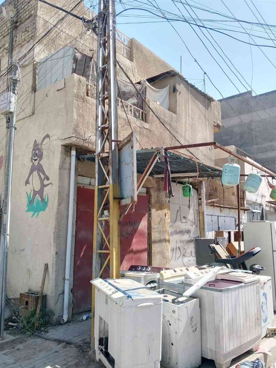 بيت للبيع ركن شارع البانزيخانه ع شارع تجاري المساحه 103للاستفسار اتصل ***********

