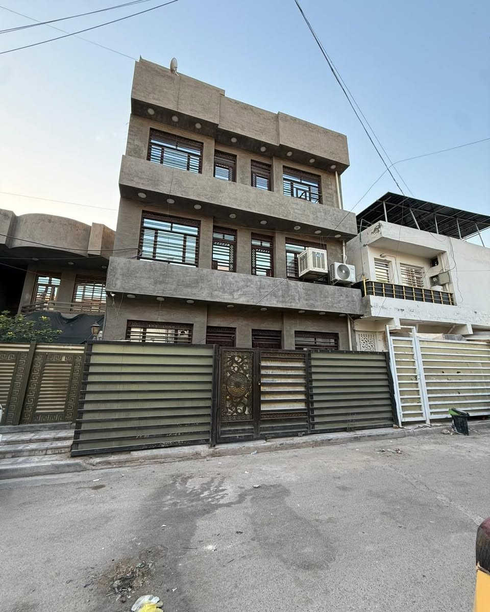 بيت 50 متر للبيع 🏠😍بسعر منااسب جداا 
وااجهه مميزه 💥

الواجهه 8.25 متر 
النزال 6 متر 

ملك طابو صرف 
يحتوي على استقبال ومطبخ وغرف نوم كبيره عدد 2 وصحيات عدد 3 

البيت ثلاث طوابق 🔥
سنه البناء 2024 

العنوان :: حي الجهاد :: ديوان المخابرات :: خلف شارع 60 

السعر والاستفسار الاتصال *********** مكتب الشهم للعقار📞📞يوجد واتساب بل الرقم
