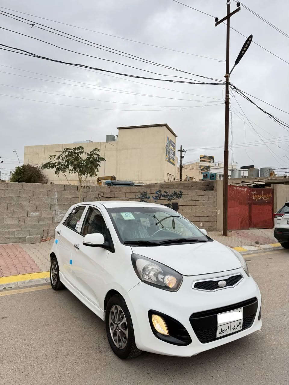 سلام و عليكم كيا بيكانتو موديل 2013 خليجي للبيع 86 ورقة
مواصفات يدات نيكل 
شاشه و كامره خلفية 
مرايه شفط 
تحكمات ستيرن 
ويل كروم اسود 
سيارة كلش نظيف مال بيت بدون اي مصرف 
سيارة بدون ضربة فقط بيها شبر كارت بل بنيد باقي مكفول  سيارة ماشي 90 گير محرك صدر تايرات كله مكفول مكاني كركوك *********** كركوك, العراق
